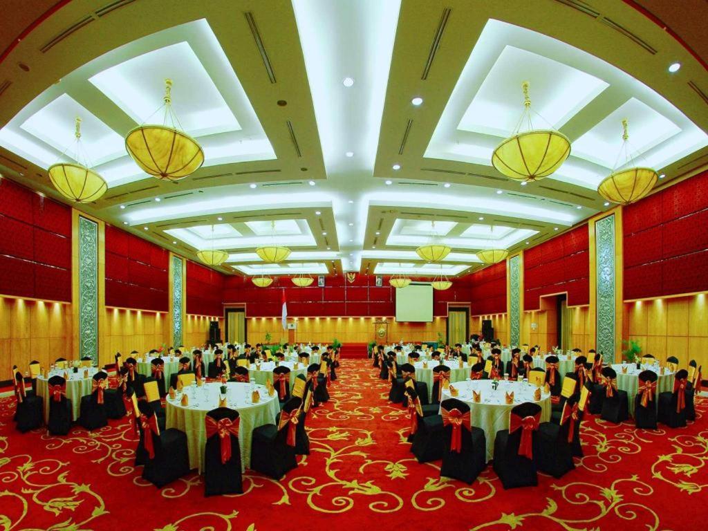 Grand Basko Hotel Padang  Luaran gambar