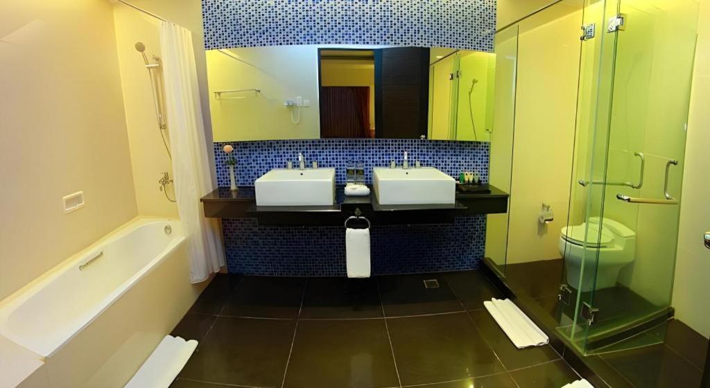 Grand Basko Hotel Padang  Luaran gambar